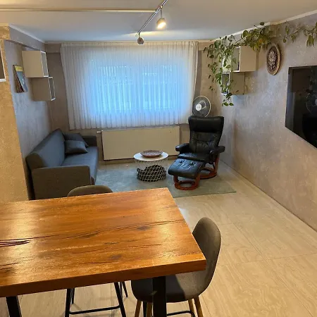 2-room Ostfildern, Quiet Subway 100 M, 8 Min Airport アパート