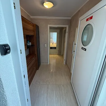 2-room Ostfildern, Quiet Subway 100 M, 8 Min Airport アパート