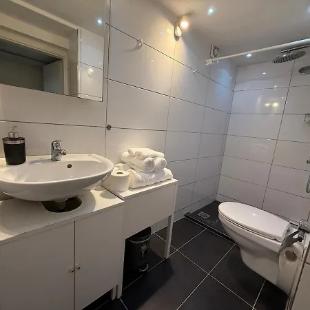 アパート 2-room Ostfildern, Quiet Subway 100 M, 8 Min Airport *