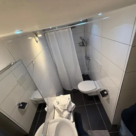 2-room Ostfildern, Quiet Subway 100 M, 8 Min Airport アパート *
